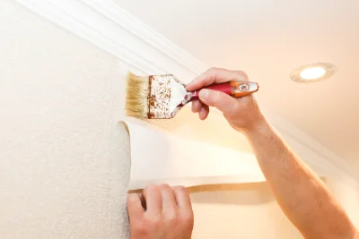 Pose de papier peint à Ménétrol — revêtements muraux et toiles de verre